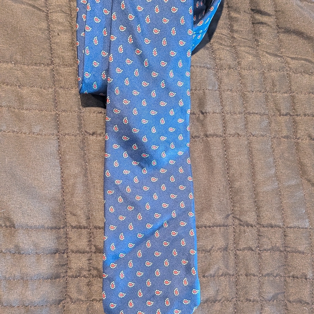 Chaps Blue Paisley Tie with Red Accents
